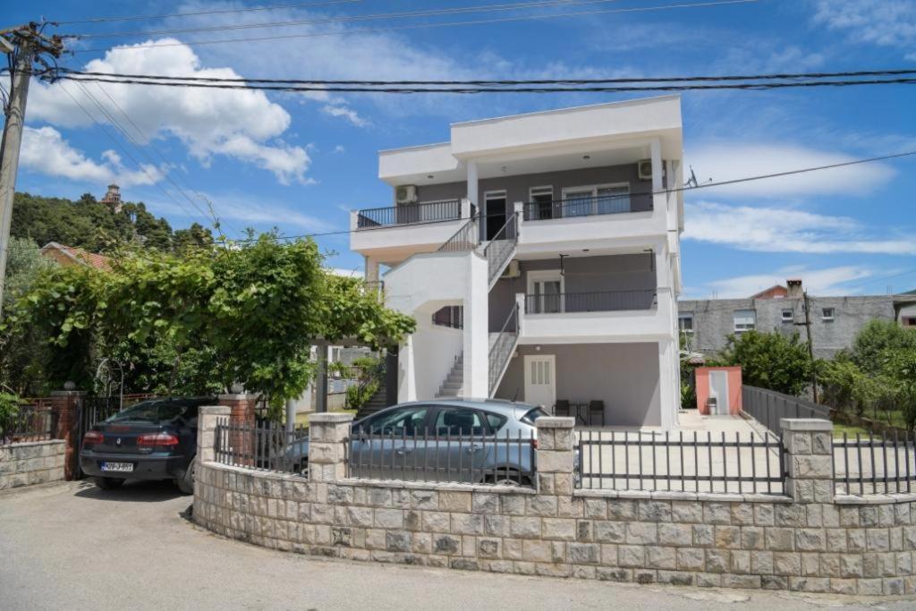 Apartments Tila Требинье Экстерьер фото